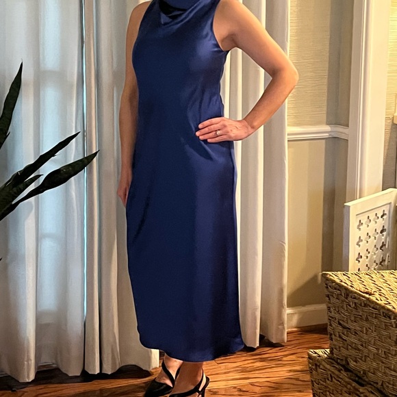 Elegant Blue Evening Dress - Picture 6 of 7